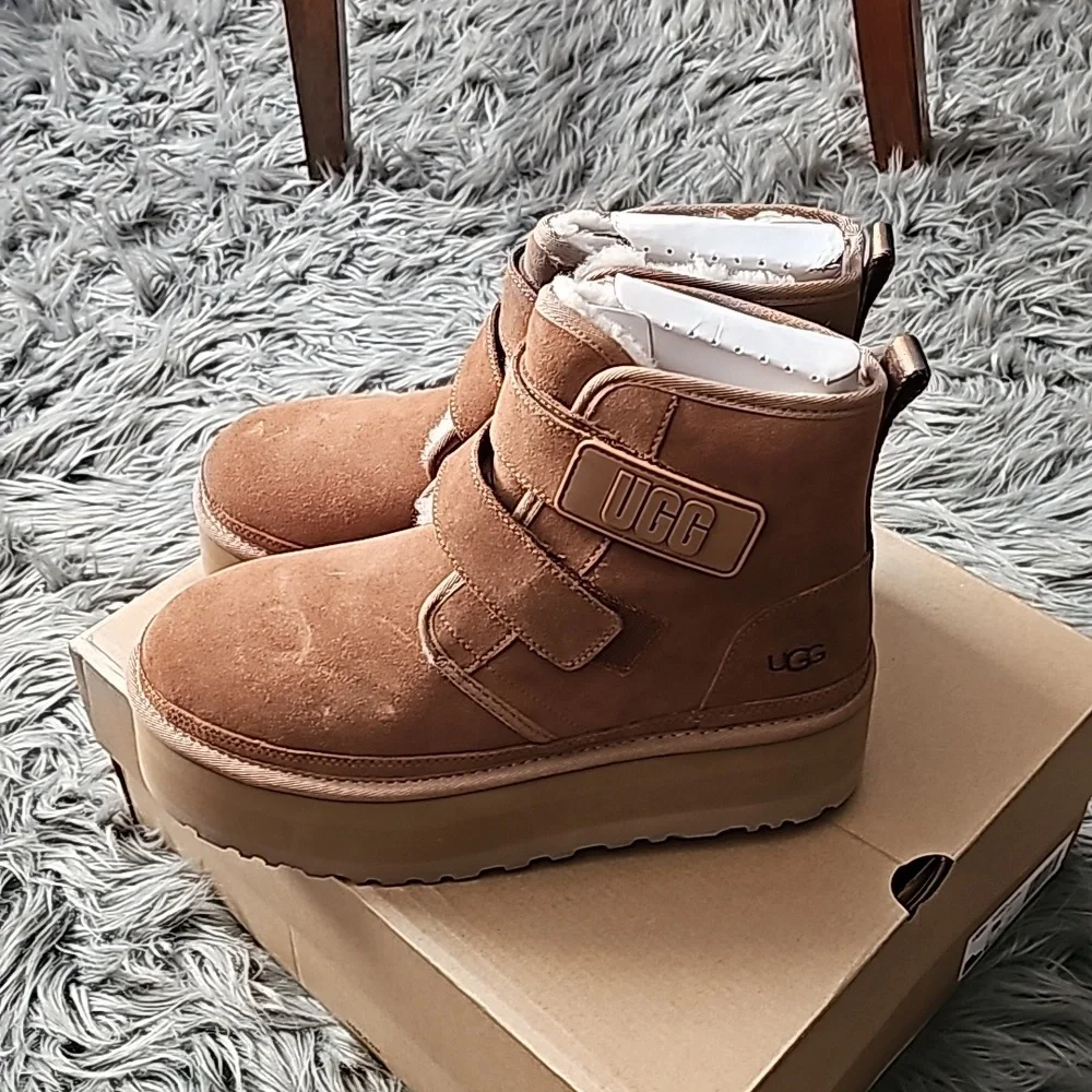 UGG NEUMEL PLATFORM sz 10 womens boots. Brand New in BOX!! Dont Miss Out!♡ Ches!